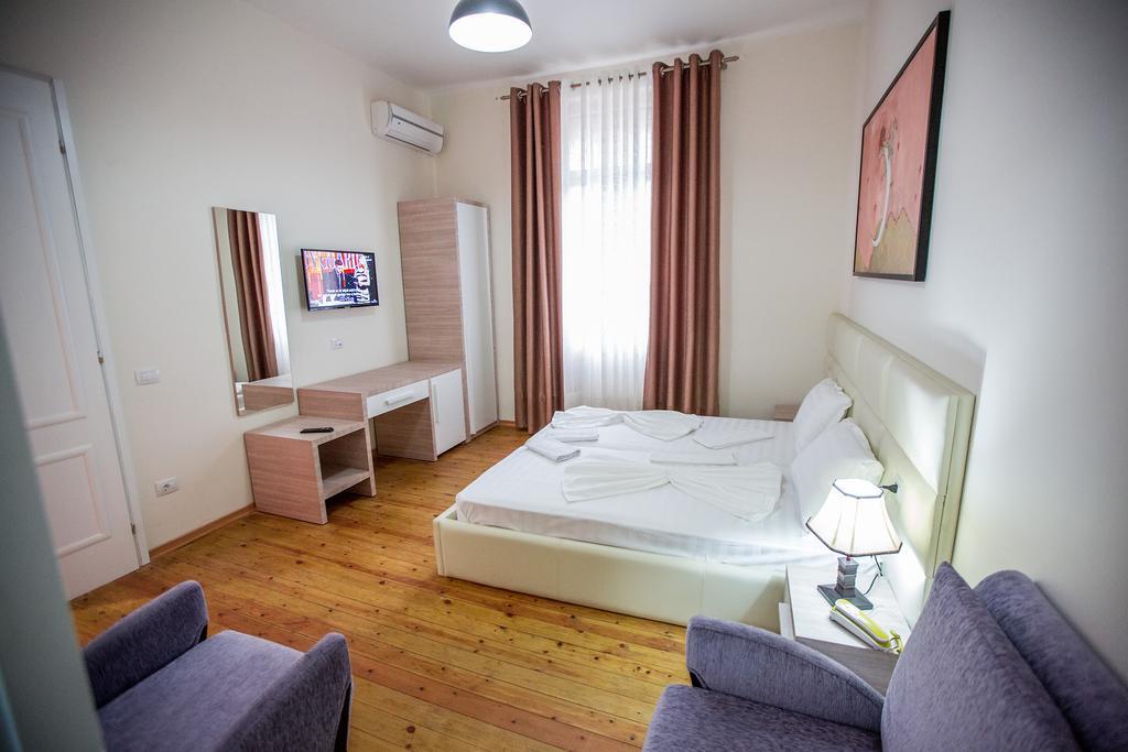 Living Hotel Tirana Exteriör bild