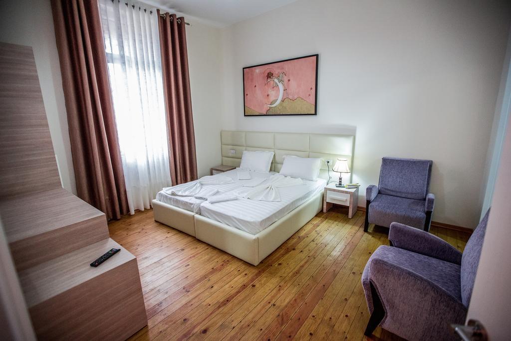 Living Hotel Tirana Rum bild