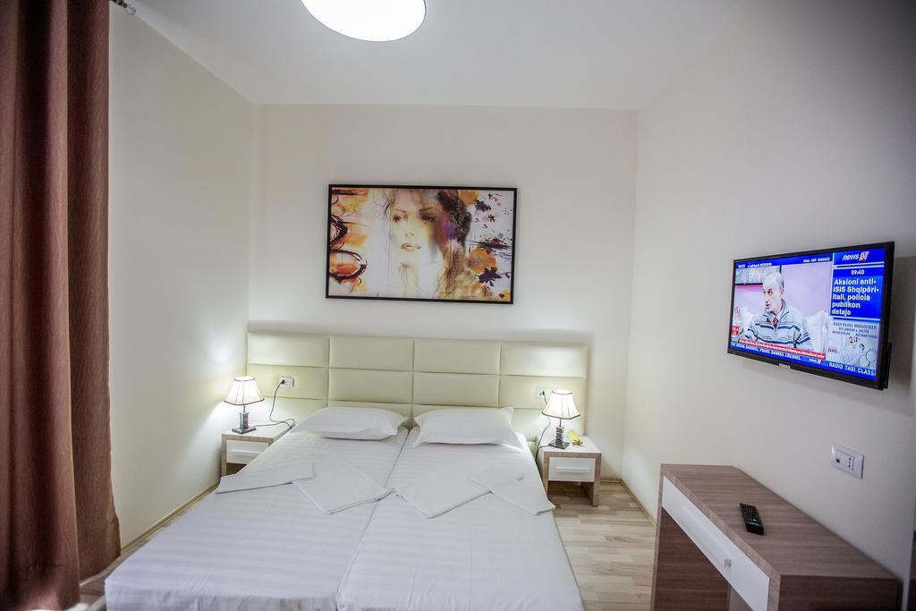 Living Hotel Tirana Exteriör bild