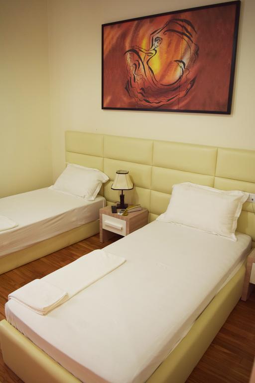 Living Hotel Tirana Exteriör bild