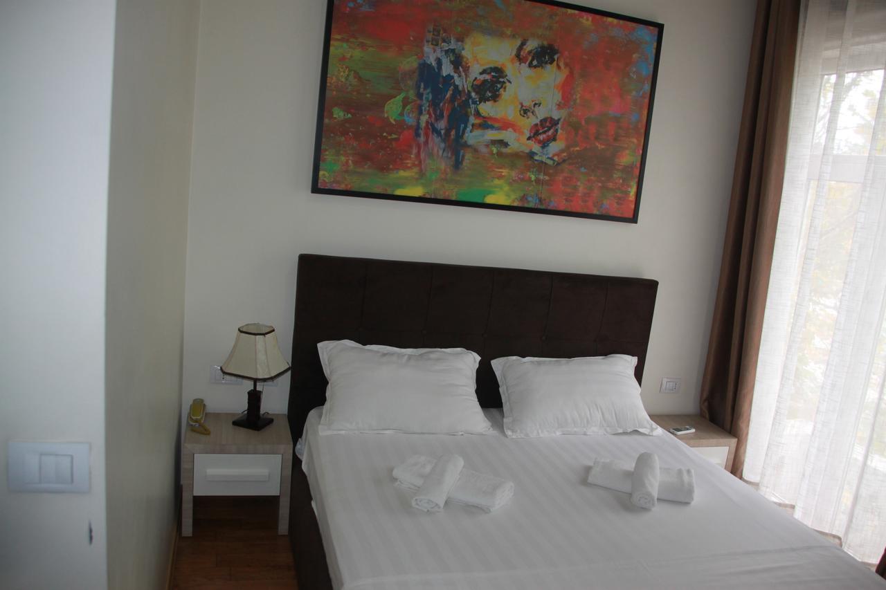 Living Hotel Tirana Exteriör bild