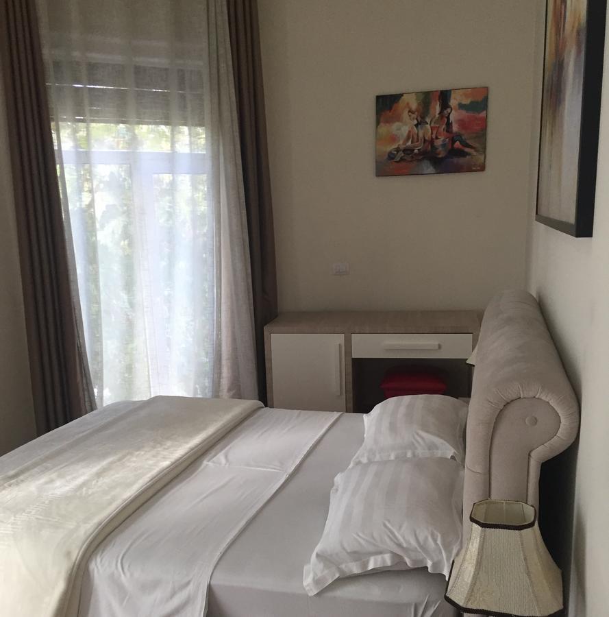 Living Hotel Tirana Exteriör bild
