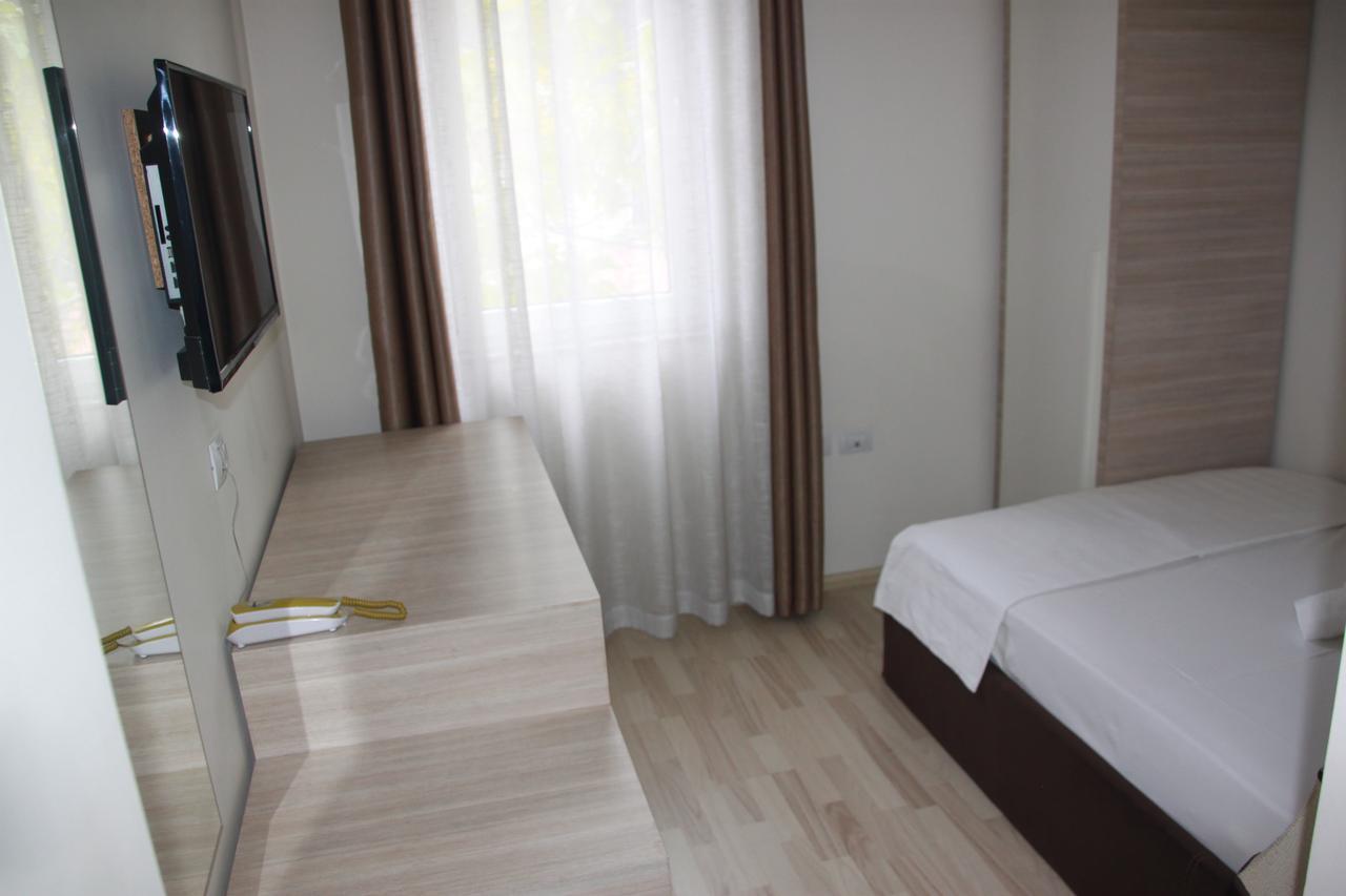 Living Hotel Tirana Exteriör bild