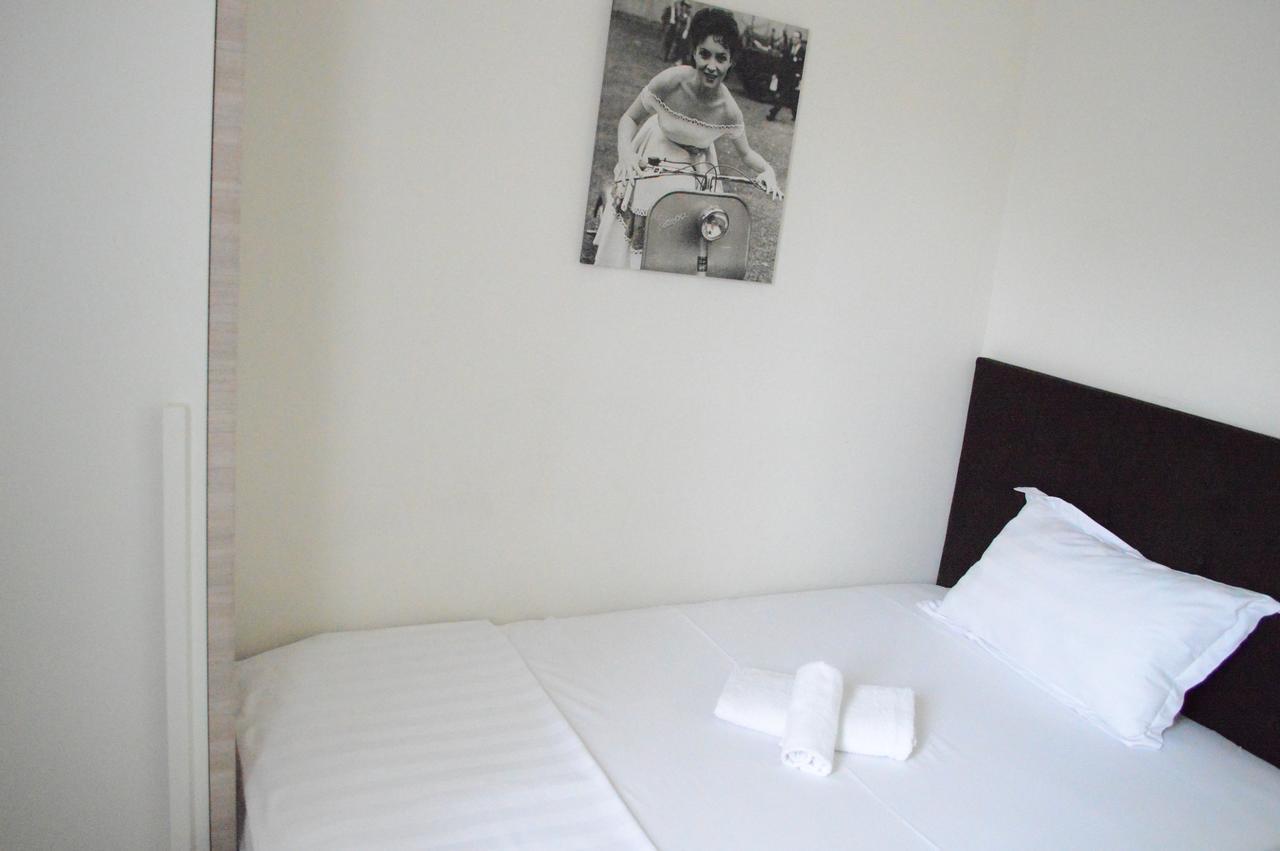 Living Hotel Tirana Exteriör bild